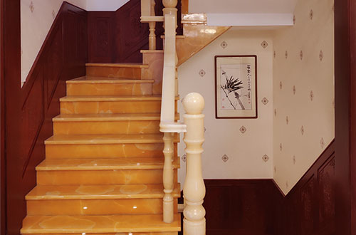 天宁中式别墅室内汉白玉石楼梯的定制安装装饰效果